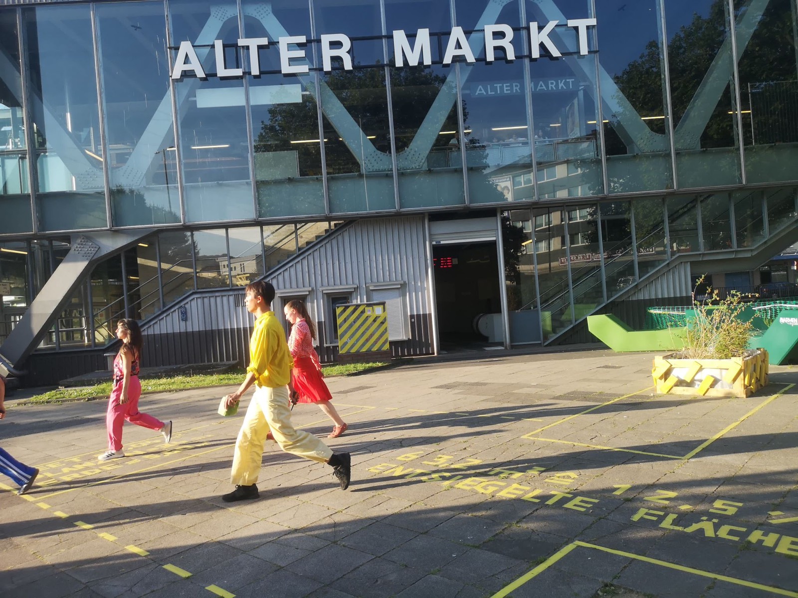Dancing in Wuppertal, photo 1 of 5